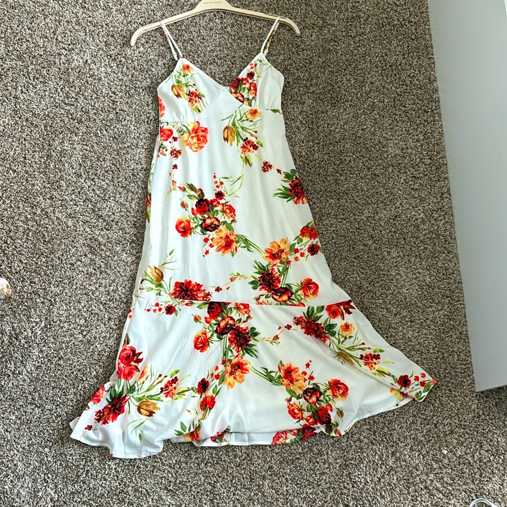 Lulus flattering floral dress